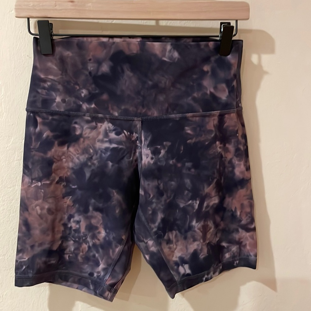 Women’s Lululemon Align 8”, high-rise Short, size 8